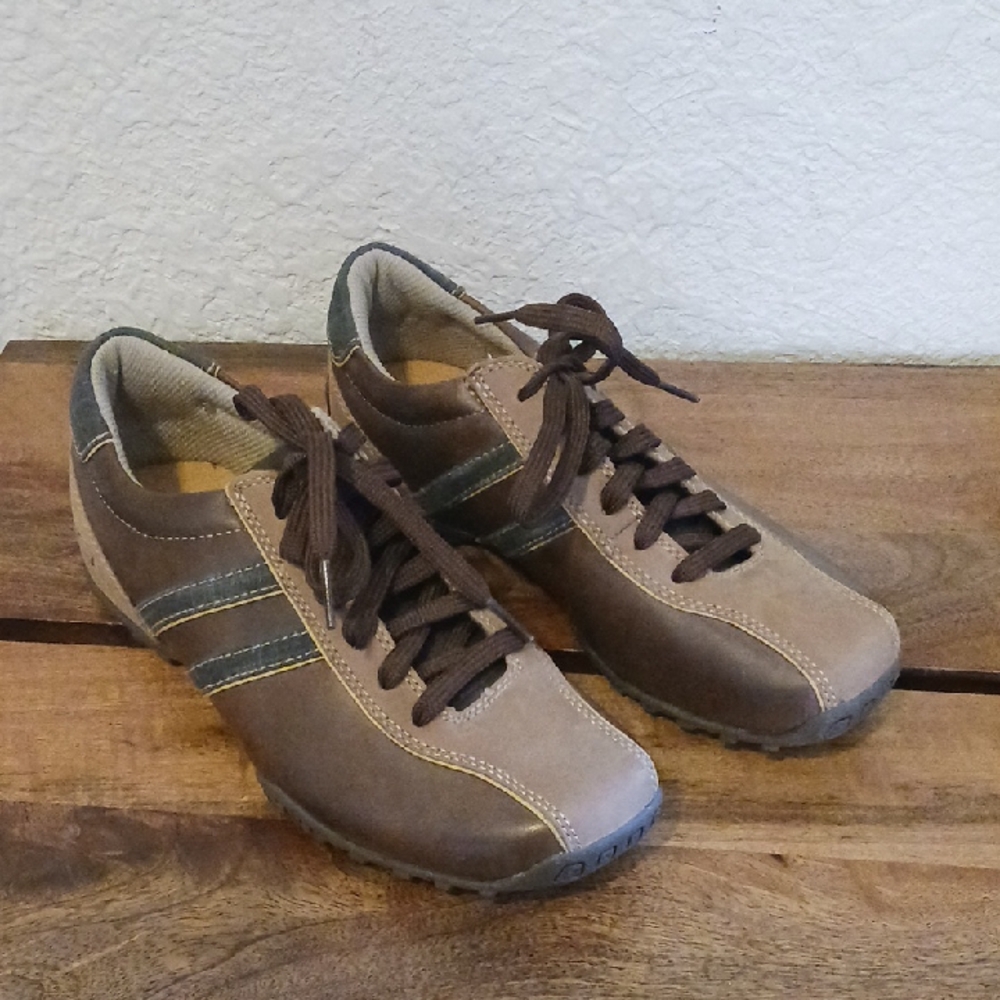 NWOT Mens Brown Leather Sketchers Size 8